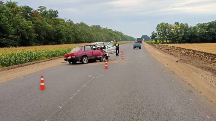 На Кубани один человек погиб при столкновении двух легковушек на встречке