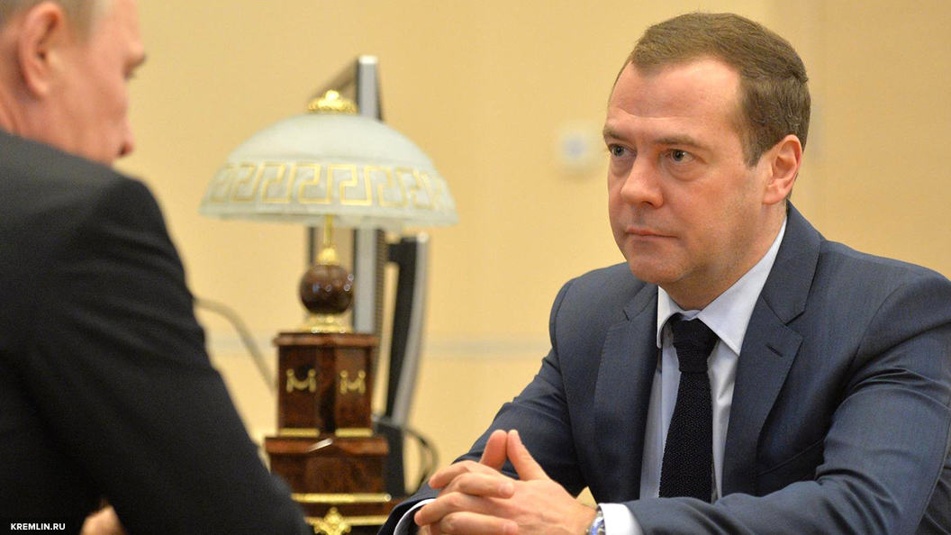 Медведев о продуктовом эмбарго: Не будем разочаровывать партнеров и снимать санкции Медведев о продуктовом эмбарго: Не будем разочаровывать партнеров и снимать санкции