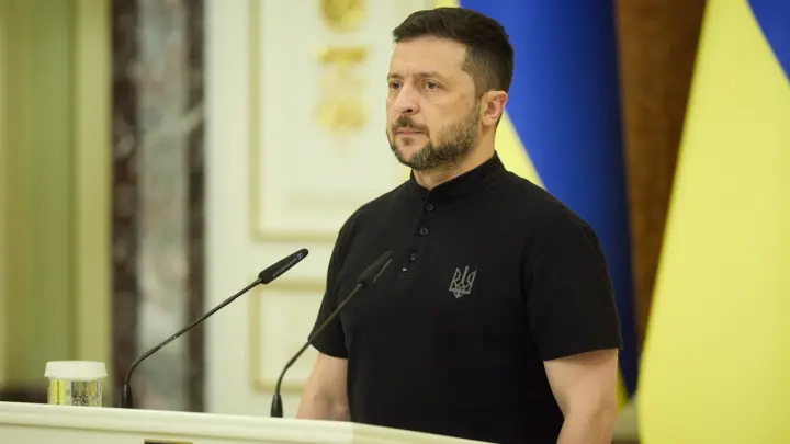 Зеленский: скоро русские ракеты смогут долететь до Парижа