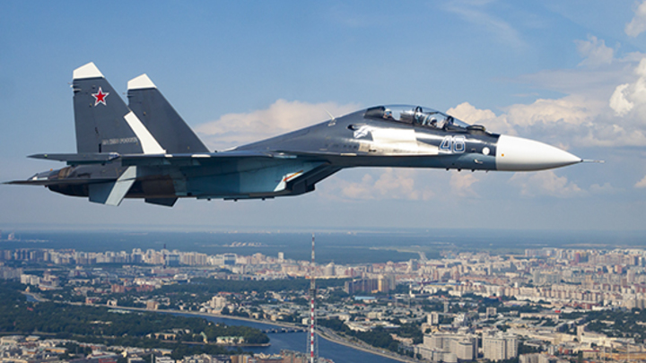 В небе над Петербургом пролетят боевые самолеты и вертолеты
