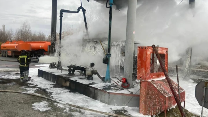 МЧС показало, как тушили опасный бензовоз: есть пострадавший