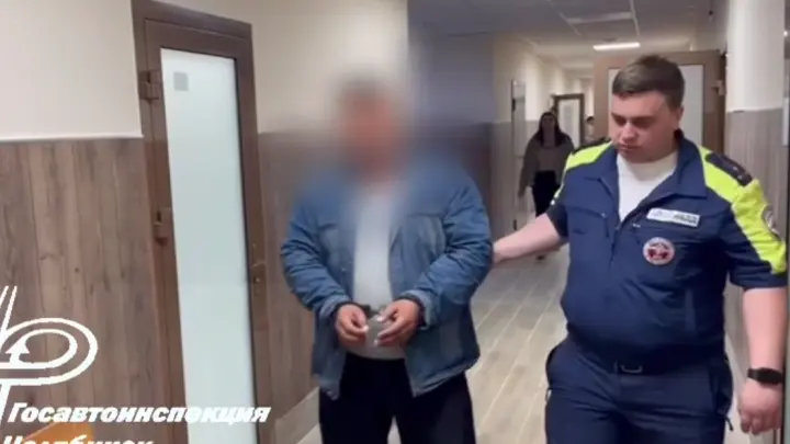 На городском автобусе в Челябинске работал водитель без прав. Есть пострадавший