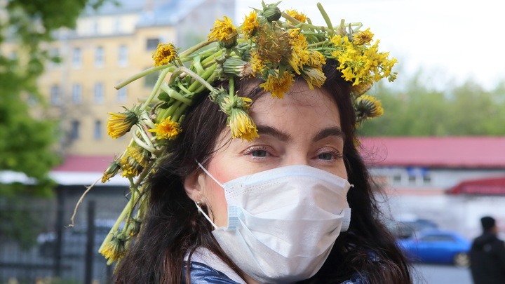 Вплоть до язв и рубцов: Дерматолог дала три совета, как свести к минимуму вред от маски