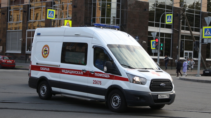 В Красногорске рабочие упали с высоты вместе с подъёмником