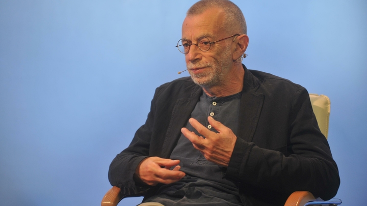 Шансы невысоки. Жизнь известного поэта-либерала, попавшего под машину в Москве, висит на волоске