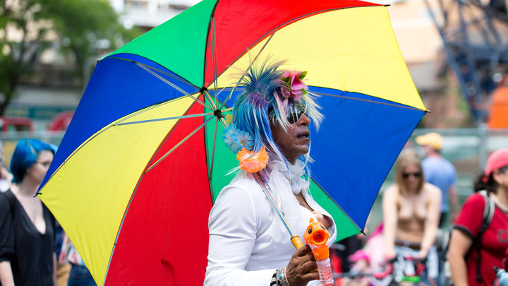 Канадские содомиты довольны - теперь они сами решают, кого штрафовать за оскорбления в свой адрес