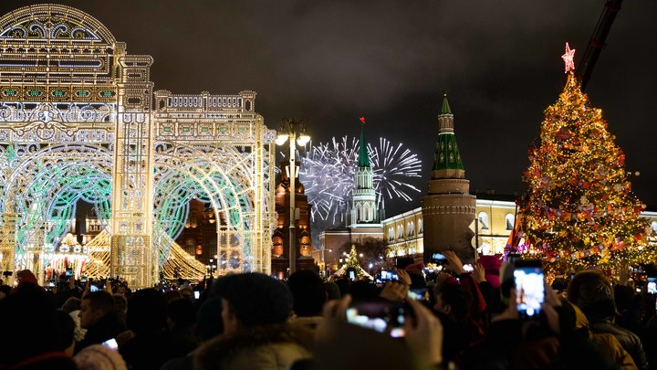 Это как отменить восход солнца: Москвичи задумали бунт из-за запрета Собяниным новогодних гуляний