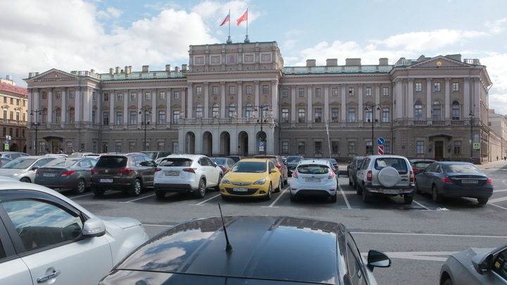 Весь Центральный район: зону платной парковки в Петербурге расширят на 180 улиц
