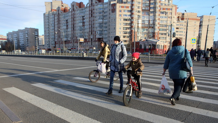 Петербург зажат циклоническими вихрями – в городе сухо и тепло