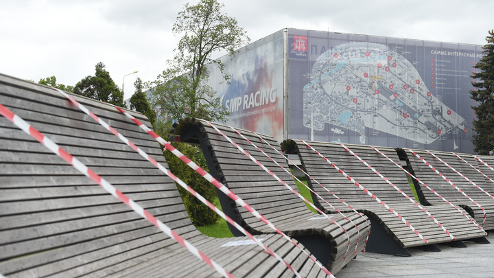 Локдаун по московскому сценарию могут ввести в Свердловской области