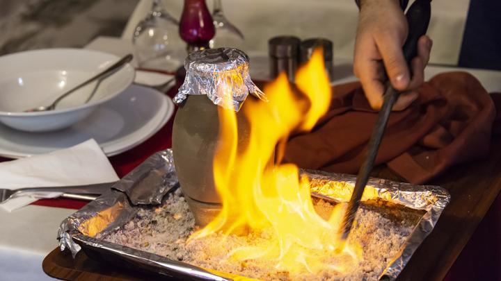 Резко развернулся и...: Как русских угостили в Стамбуле