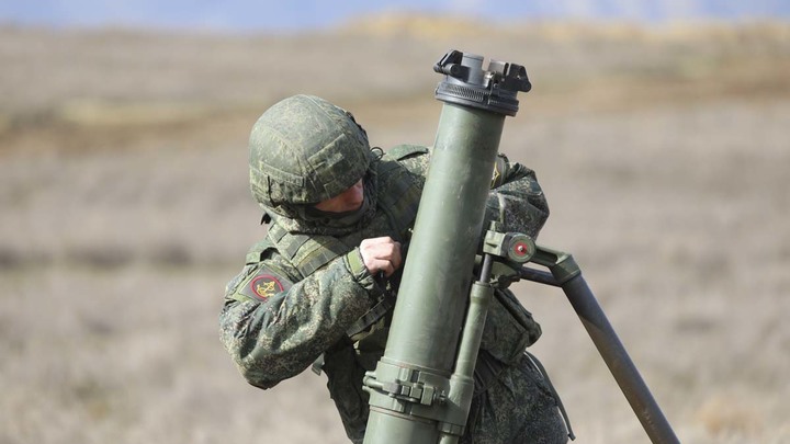 Украинские военнослужащие убили  мужчину и ранили девочку-подростка в Донецке