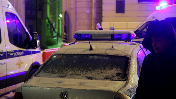Сотрудники ГИБДД спасли людей из горящего дома