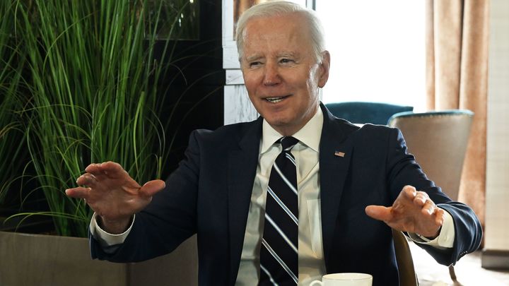 Байден отказался ехать домой в США: Поездка президента в Ирландию всё больше злит американцев