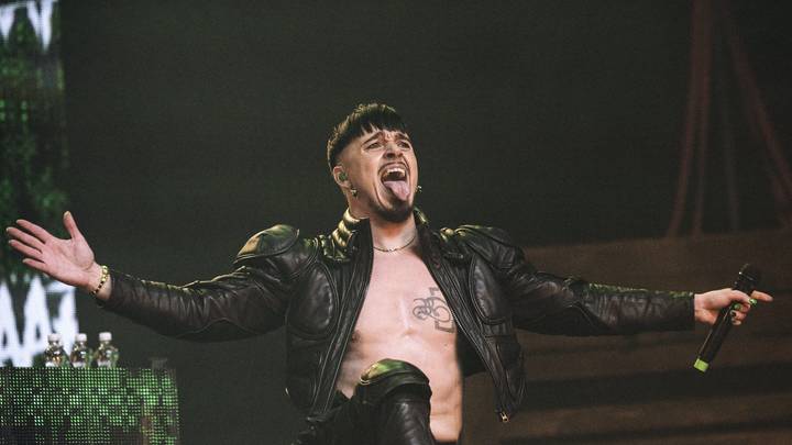 Финский рэпер Käärijä выкинул флаг Украины за кулисы во время концерта в Эстонии