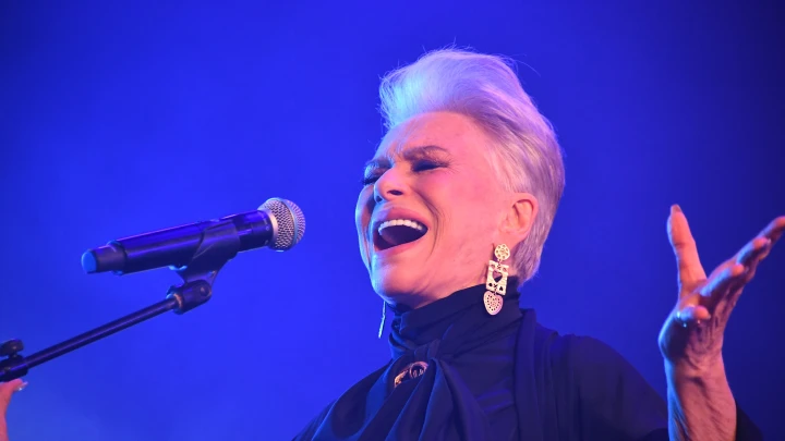 Всем матерям, потерявшим детей: Ирина Понаровская исполнила песню Марии Захаровой