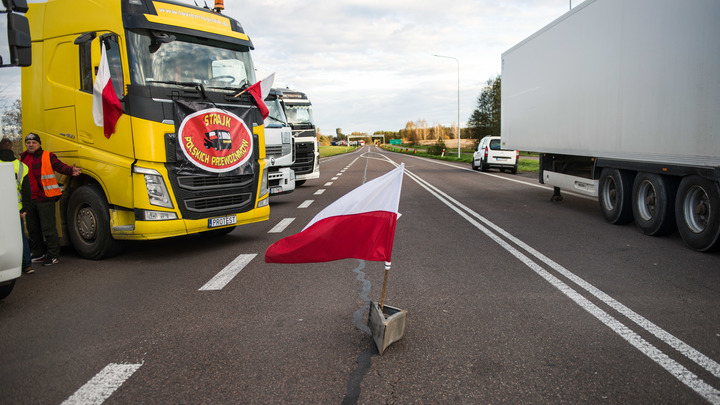 Мэр Львова потребовал от Польши снять позорную блокаду границы