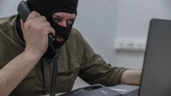 Русских предупредили о новой мошеннической схеме с фальшивыми уведомлениями