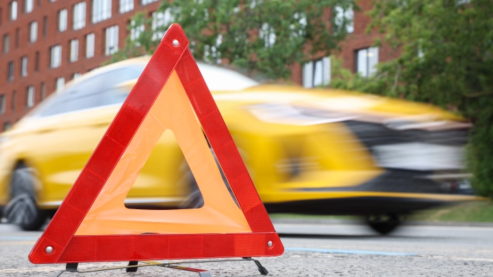 Автомобиль замминистра МЧС Романа Курынина перевернулся в Тульской области