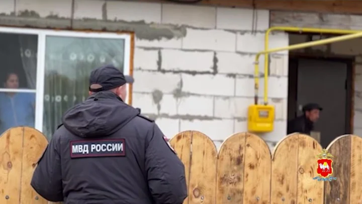 К цыганам постучали в окно: в Челябинской области полицейские проверили табор