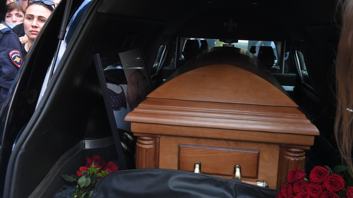 Крематорий не справляется: гробы с покойниками стоят неделями, чиновники судорожно решают вопрос
