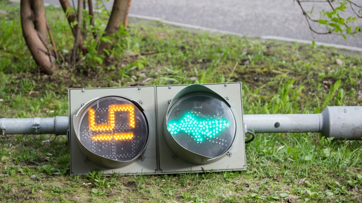 В Иванове из-за ремонта моста на перекрестке трех дорог изменился режим работы светофора