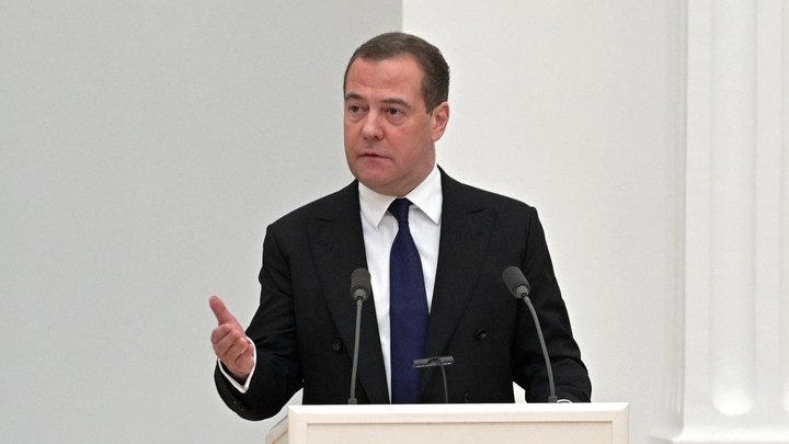 Дмитрий Медведев назвал диверсантов отморозками и высказал мнение, как с ними поступать