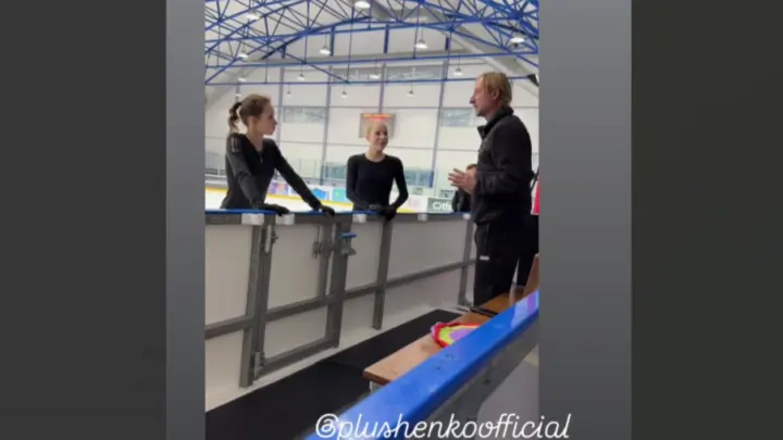 Есть видео, как Плющенко грозился подарить айфон фигуристкам за тройной аксель