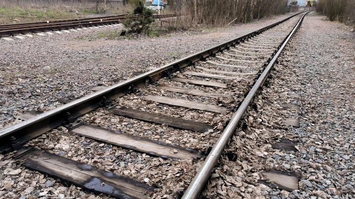 Поезд подорвался на бомбе под рельсами в Белгородской области