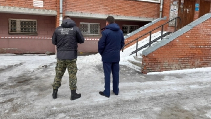 Оставленный без присмотра ребенок выпал с балкона четвертого этажа в Томске
