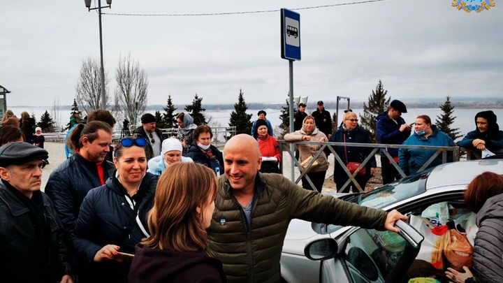 Я в шоке! Под грузом гуманитарки из Самары сломался автомобиль британского журналиста Грэма Филлипса