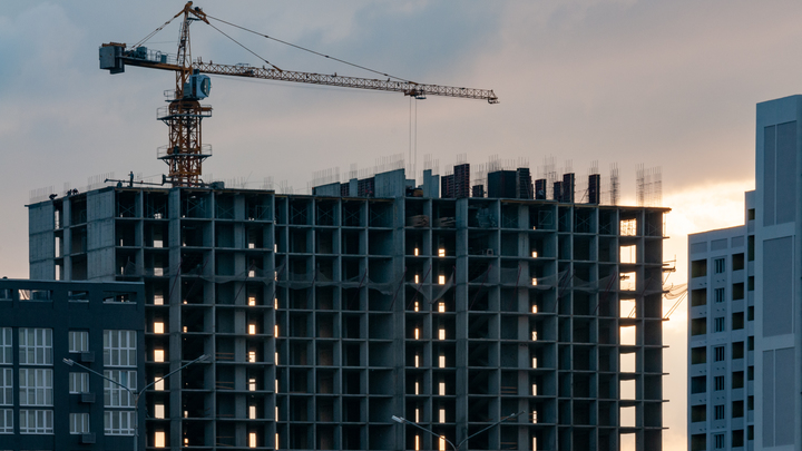 Ударило током: на стройплощадке в Екатеринбурге погиб рабочий