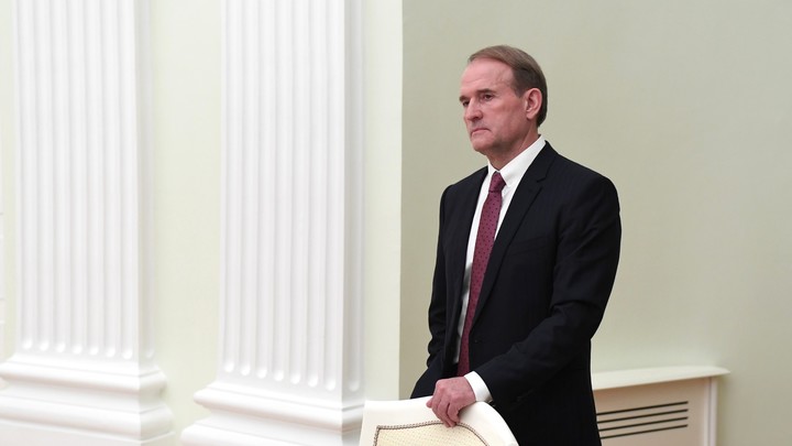 Изящный ход башен Кремля. Медведчук стал первой ласточкой