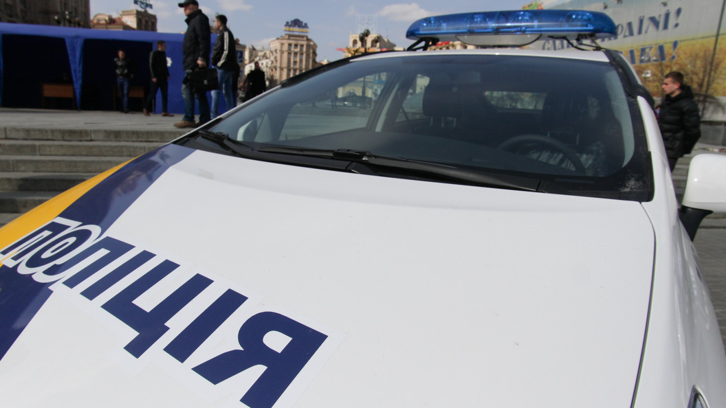 Сын украинского депутата на Bentley переехал пешехода в центре Киева Сын украинского депутата на Bentley переехал пешехода в центре Киева