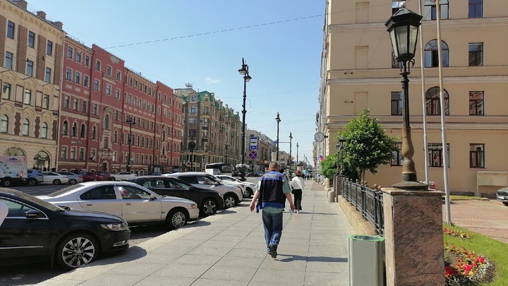 Дороги чинят чаще, чем тротуары в 42 раза: Петербург столкнулся с дискриминацией пешеходов
