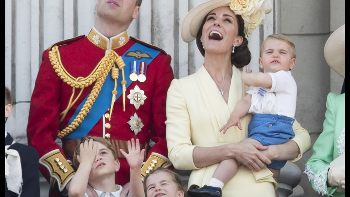 Чумазое счастье: В день рождения младшего сына Кейт Миддлтон показала редкие снимки Луи