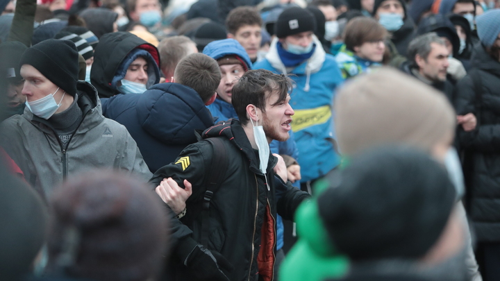 И как его Алла Борисовна-то на митинг отпустила?: Детали акции в Москве, которые вы пропустили