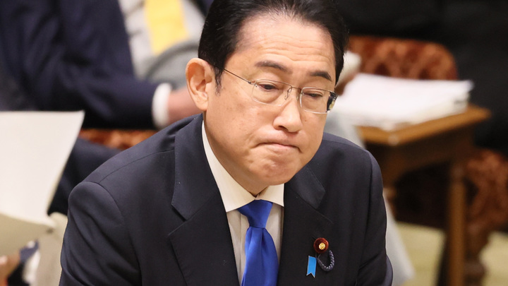 Поездка в Киев аукнулась японскому премьеру. Кисиду призвали к ответу за разговор с Зеленским