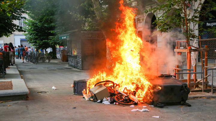 Справедливость для Тома: Во Франции произошёл бунт из-за гибели подростка