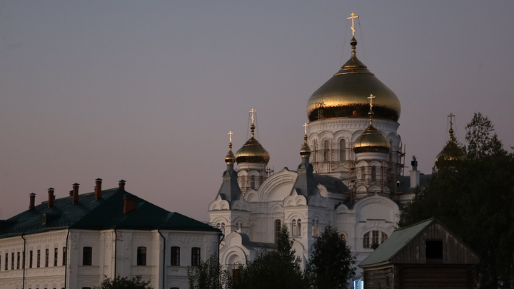 Служители церкви объяснили, как правильно молиться и поминать усопших