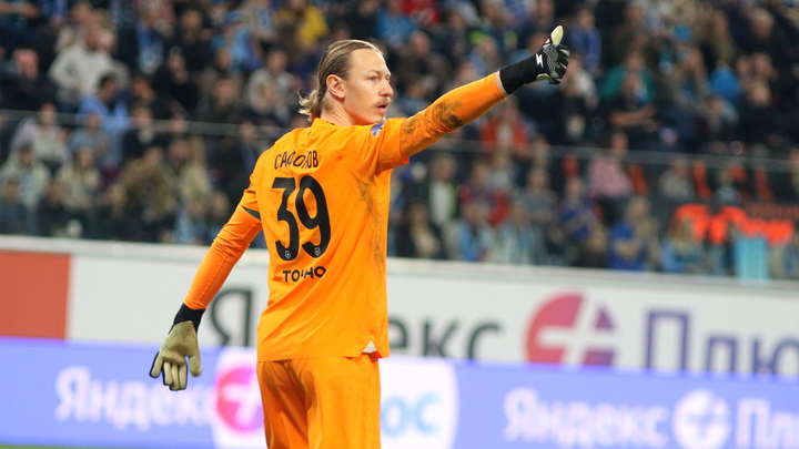 Голкипера Краснодара Сафонова включили в сборную мечты наравне с Месси