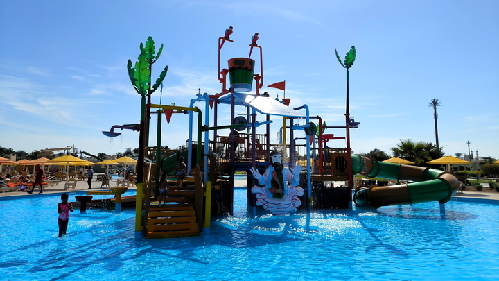 Трогал и делал ужасные вещи: Родители сами отлавливают педофилов-мигрантов, которые пристают к детям в аквапарке