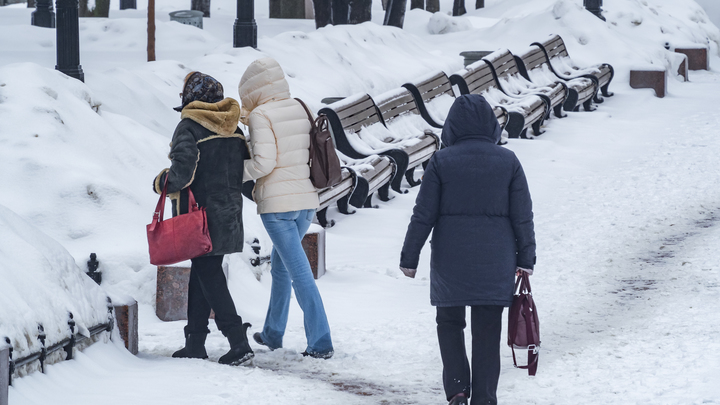 Город в Свердловской области завалило снегом 25 октября
