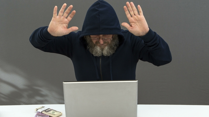 Жителя Новосибирска осудили за хищение личных данных абонентов сотового оператора