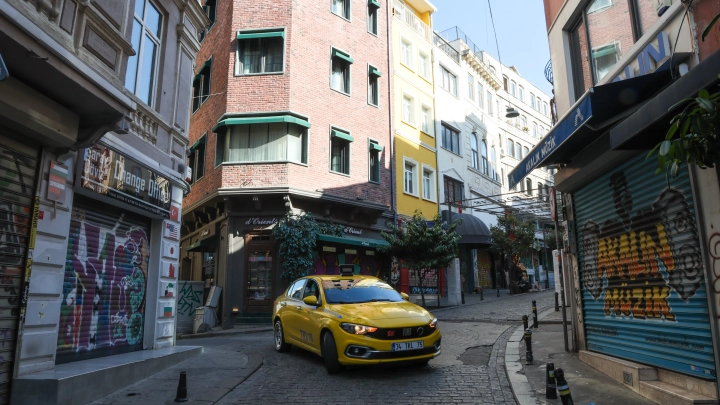 Дома разрушены, люди под завалами: Что известно о землетрясении в Турции