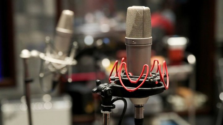 Стендапер Чужой: Из России сбежал, русских презирает, но деньги на Родине зарабатывать хочет