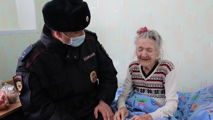 В Челябинской области дочь заперла слепую мать в комнате общежития на несколько суток