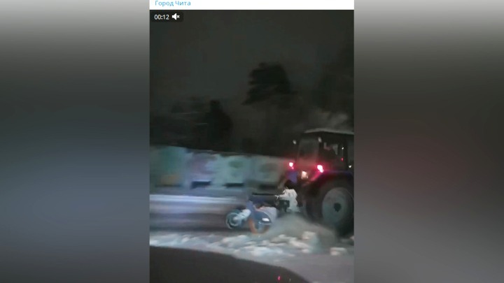 11 спецмашин вышли на уборку снега в Чите