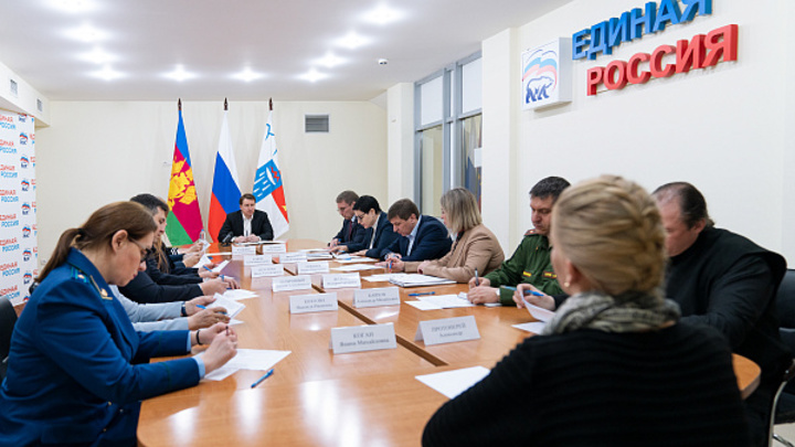 Вопросы поддержки семей участников СВО обсудили на заседании в Сочи