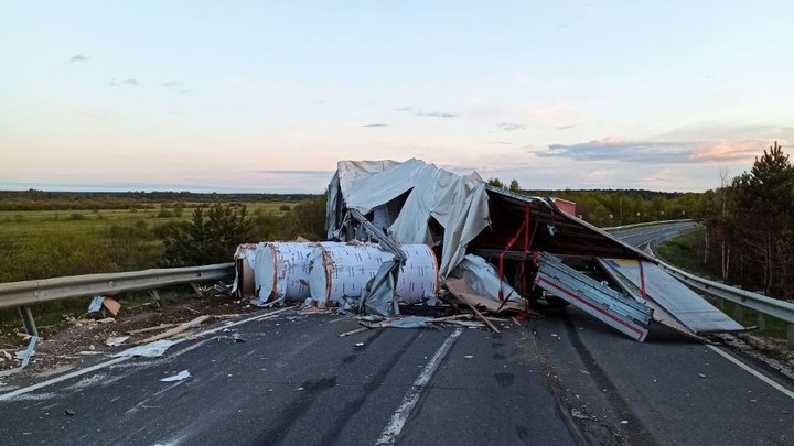 Две фуры разбились на севере Нижегородской области, погиб человек